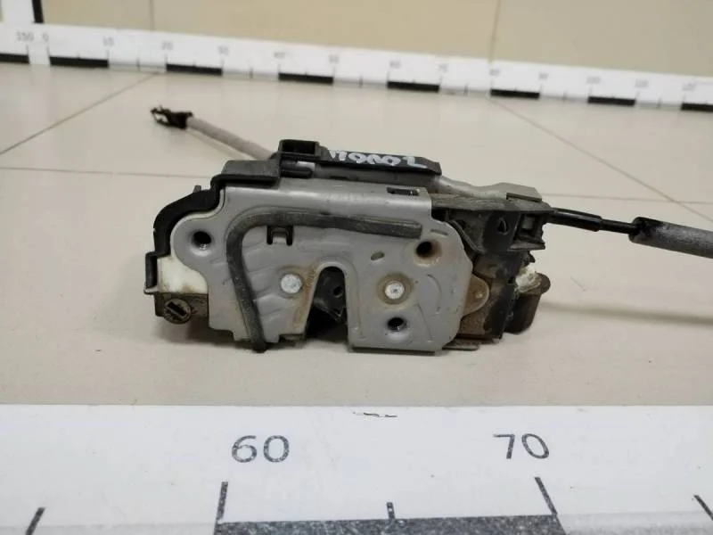 Замок двери передней правой Volkswagen Polo (Sed RUS) 2011>