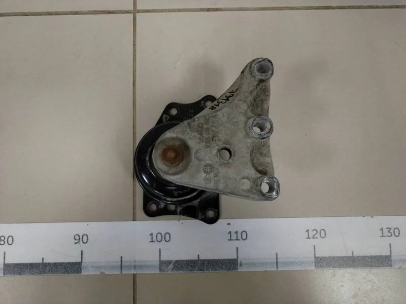 Опора двигателя правая Volkswagen Polo (Sed RUS) 2011>