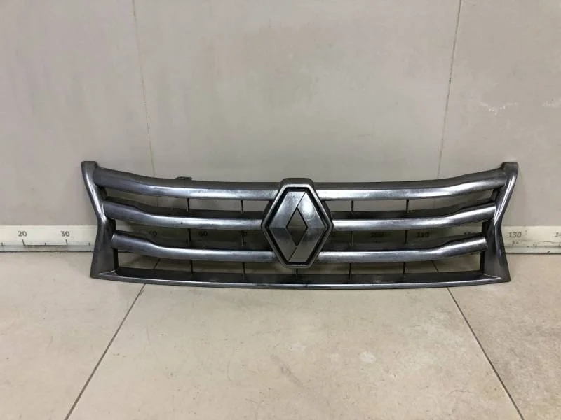 Решетка радиатора Renault Duster 2012>