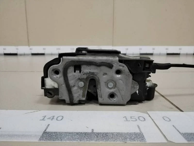 Замок двери передней правой Volkswagen Polo (Sed RUS) 2011>