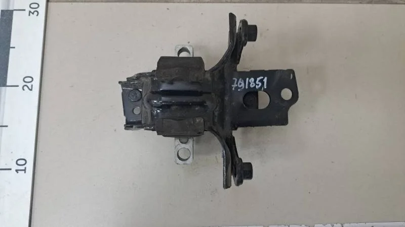 Опора КПП левая Volkswagen Polo (Sed RUS) 2011>