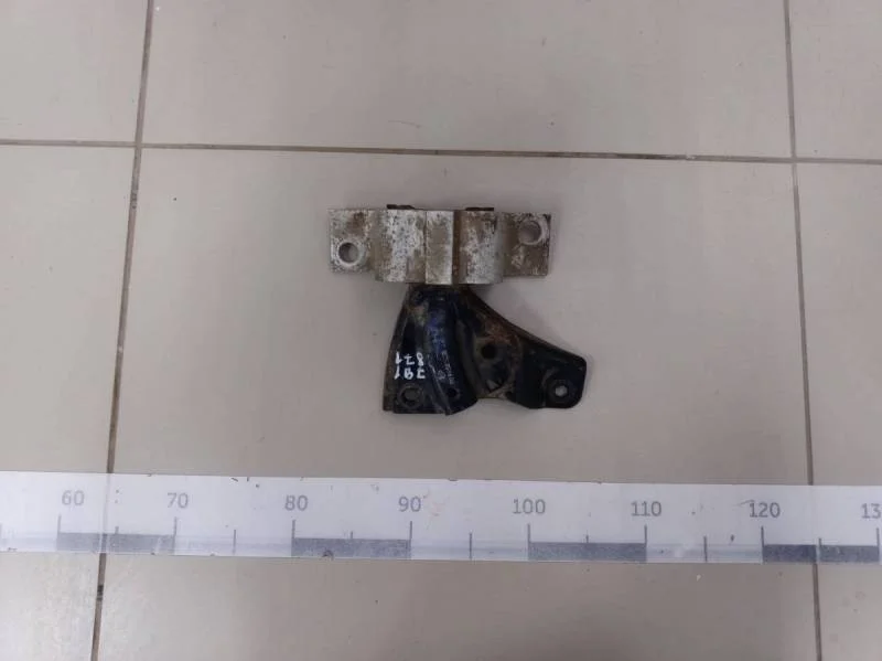 Опора двигателя правая Renault Logan (1) 2005-2014