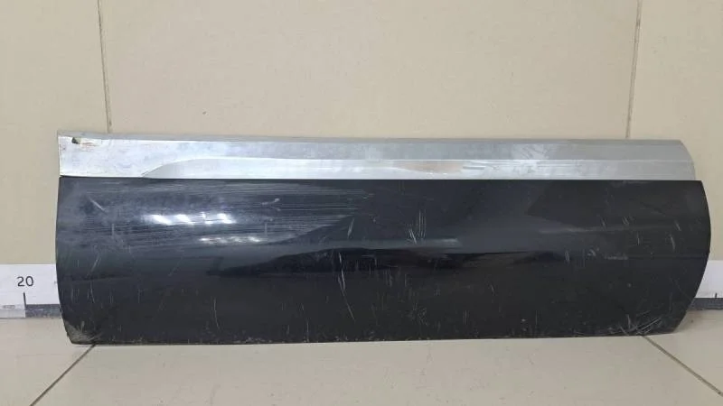 Молдинг задней правой двери Volkswagen Touareg (7P) 2010>