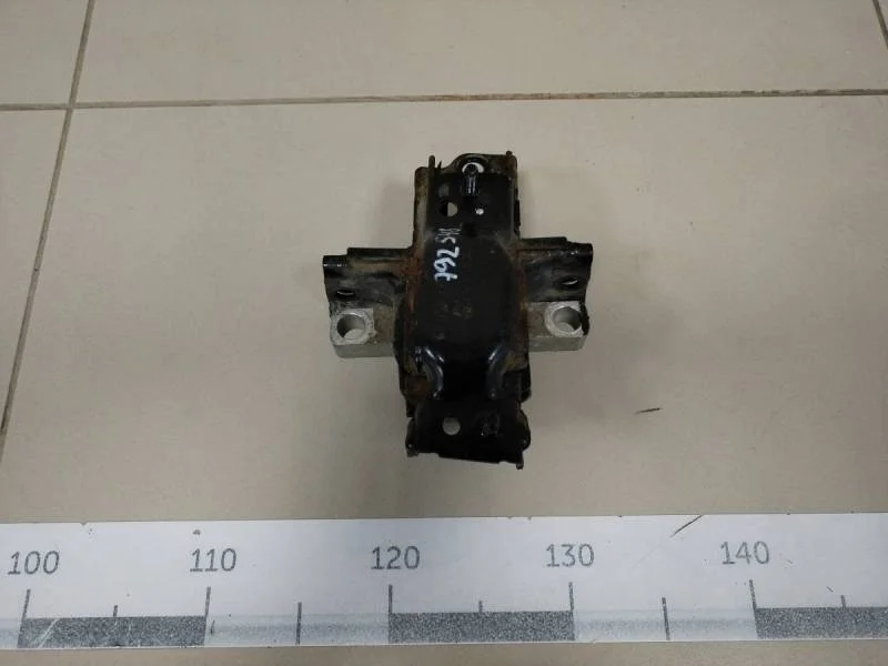 Опора двигателя левая Volkswagen Polo (Sed RUS) 2011>