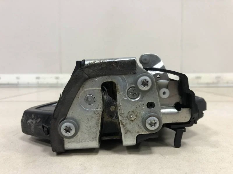 Замок двери задней правой Suzuki Grand Vitara 2005-2015