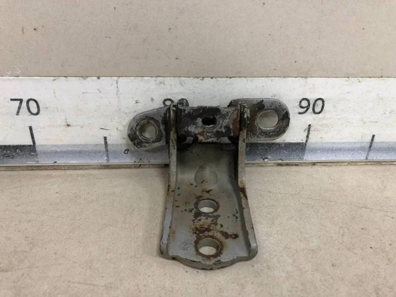 Петля двери передней левой верхняя Hyundai Getz 2002-2010