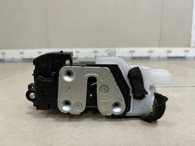 Замок двери задней левой Hyundai ix35 (LM) 2010-2015