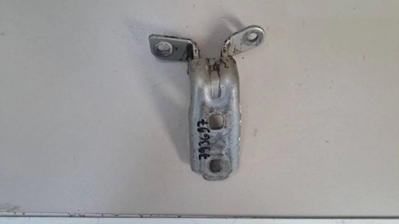 Петля двери задней правой нижняя Chevrolet Cruze (J300) 2009-2016