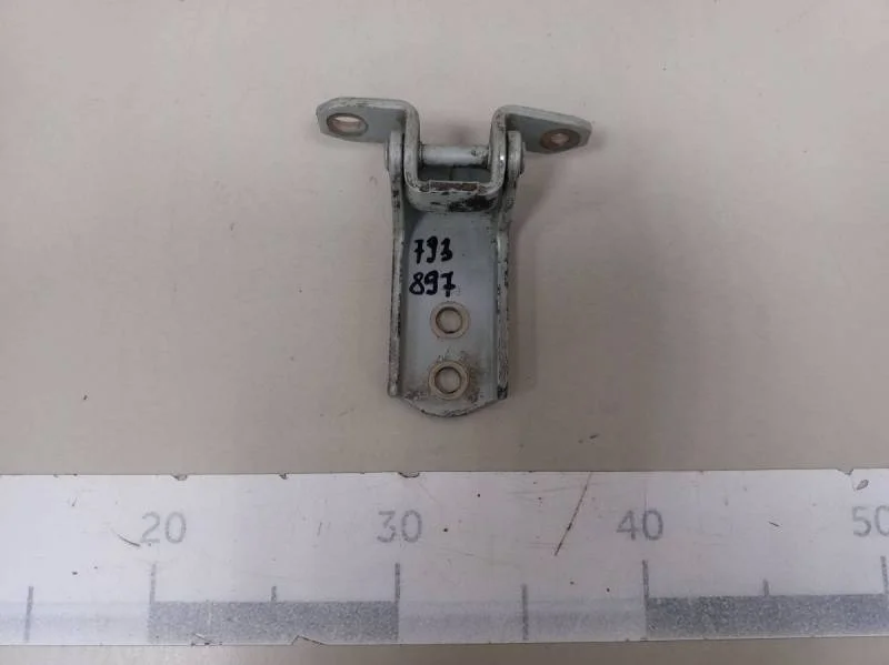 Петля двери передней левой нижняя Suzuki Grand Vitara 2005-2015