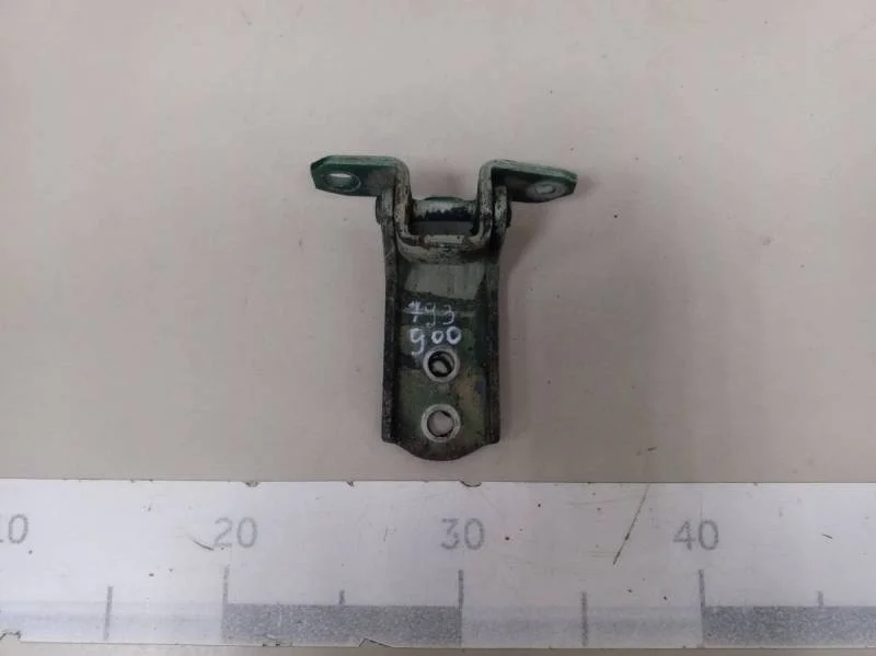 Петля двери передней левой нижняя Suzuki Grand Vitara 2005-2015