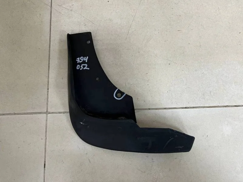 Брызговик передний левый Renault Duster 2012>