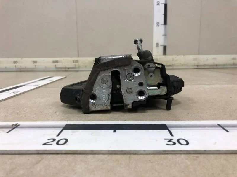 Замок двери задней правой Suzuki Grand Vitara 2005-2015