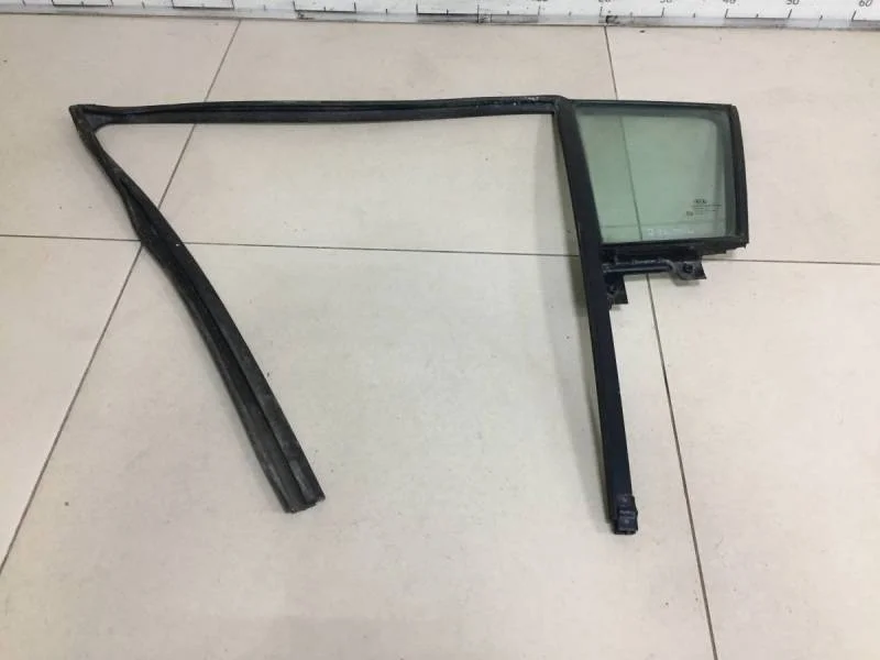 Стекло двери задней левой (форточка) Kia Sportage 3 (SL) 2010-2015