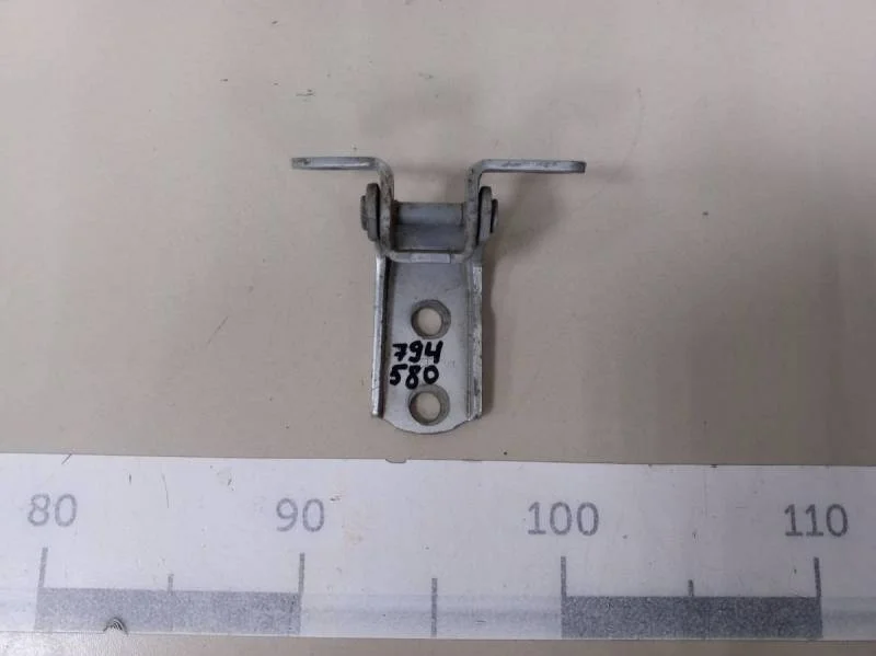 Петля двери задней правой нижняя Toyota Corolla E150 2006-2013