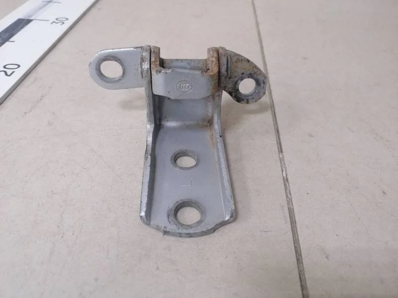 Петля двери задней левой нижняя Toyota Yaris (P90) 2005-2011