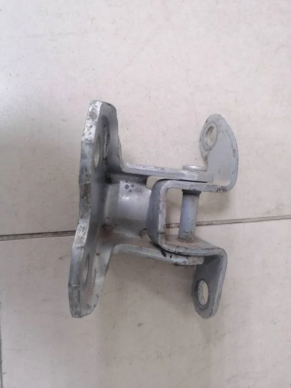 Петля двери задней левой верхняя Toyota Yaris (P90) 2005-2011