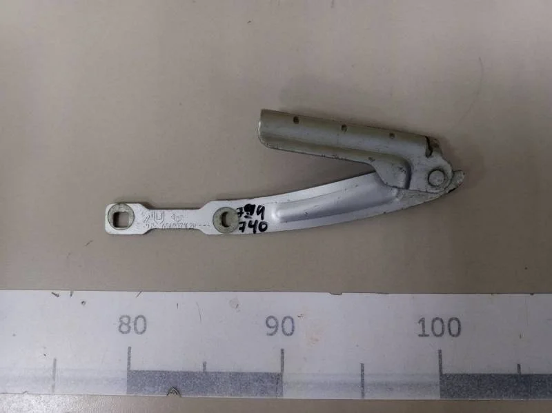 Петля капота правая Renault Duster 2012>