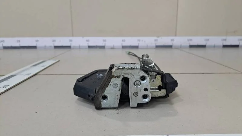 Замок двери задней правой Suzuki Grand Vitara 2005-2015