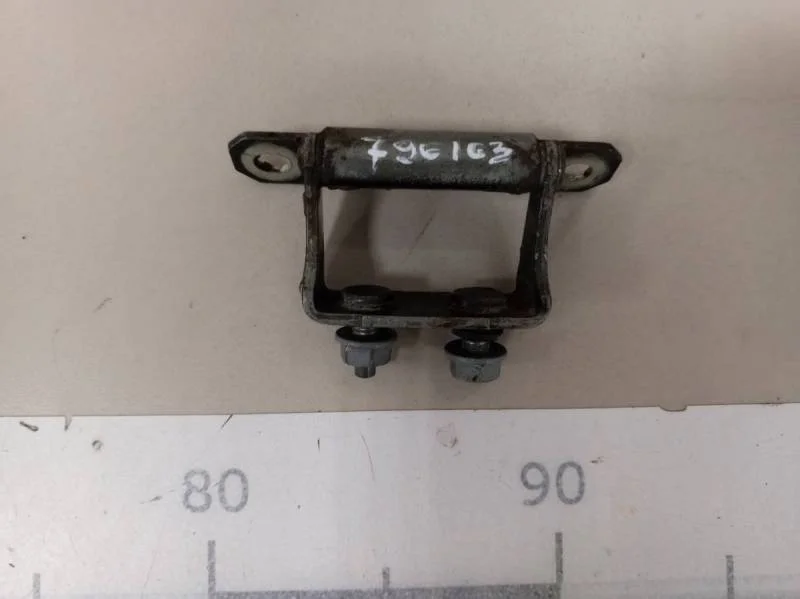 Петля двери багажника Nissan X-Trail (T31) 2007-2014