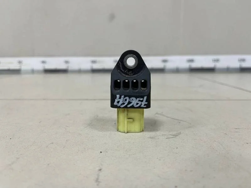 Датчик AIR BAG Toyota Rav 4 (A30) 2006-2013