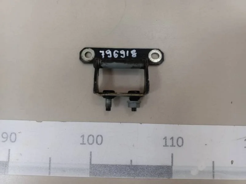 Петля двери багажника Nissan X-Trail (T31) 2007-2014