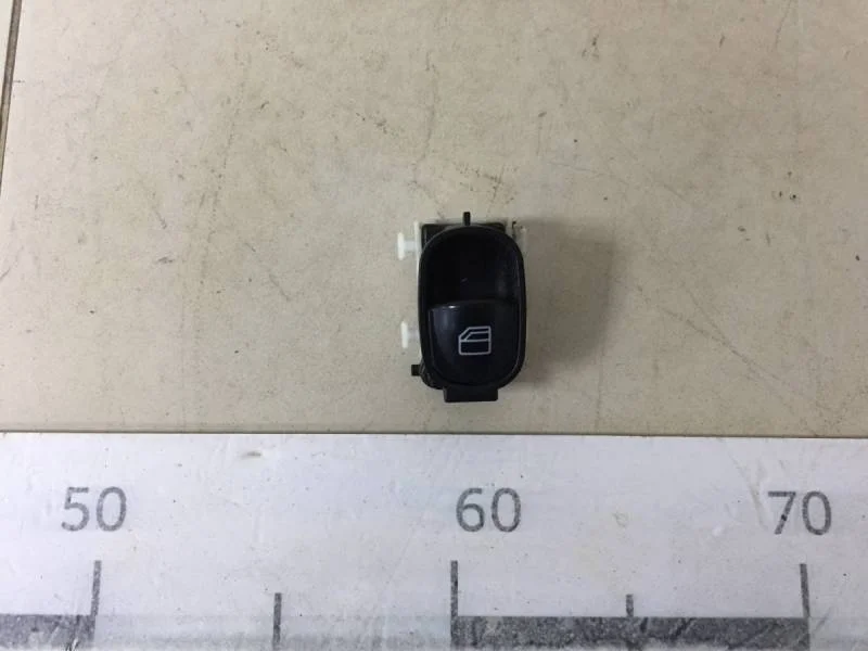 Кнопка стеклоподъемника Mercedes-Benz C-Class (W203) 2000-2007