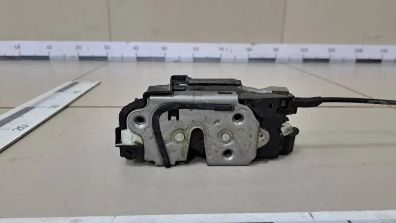 Замок двери передней правой Volkswagen Polo (Sed RUS) 2011>