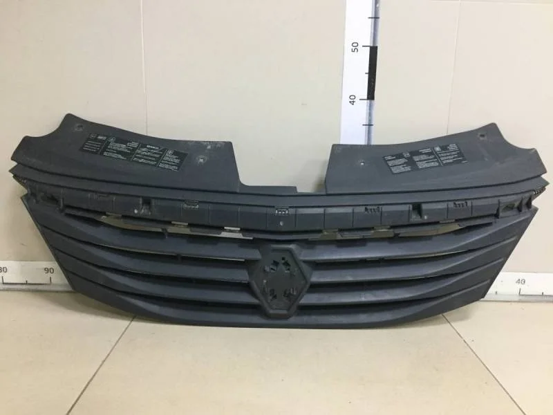 Решетка радиатора Renault Logan (1) 2005-2014