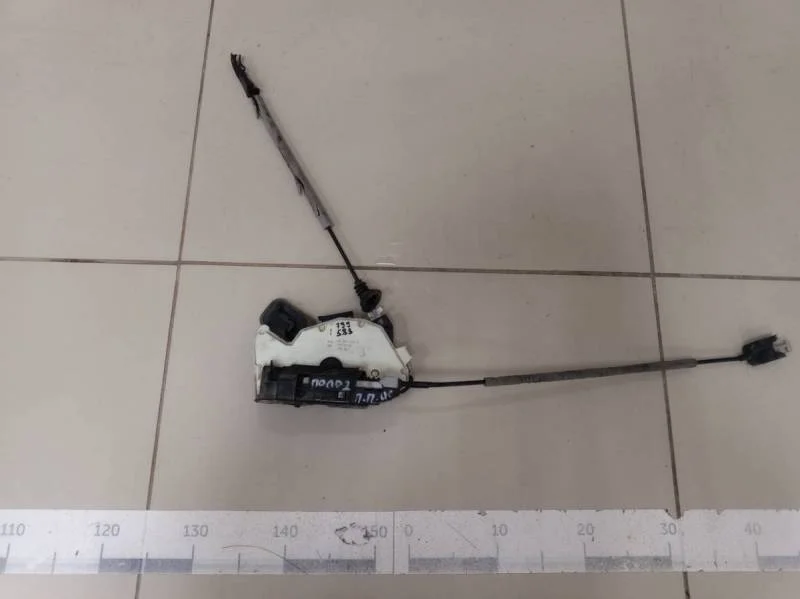 Замок двери задней левой Volkswagen Polo (Sed RUS) 2011>