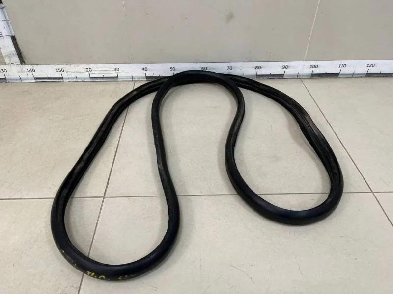 Уплотнитель проема двери передней левой Hyundai Getz 2002-2010