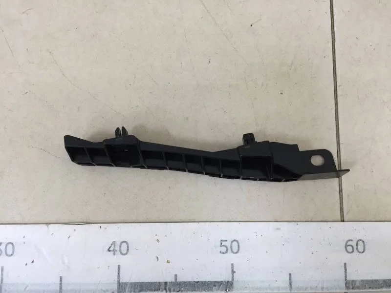 Кронштейн переднего бампера правый Subaru Forester (S13) 2012-2018