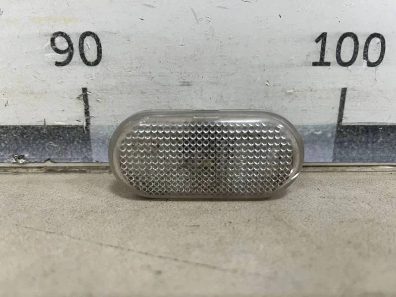 Повторитель на крыло Renault Logan (1) 2005-2014