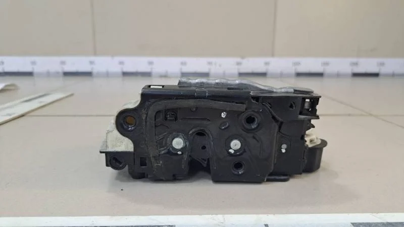 Замок двери задней правой Skoda Octavia (A7) 2013>