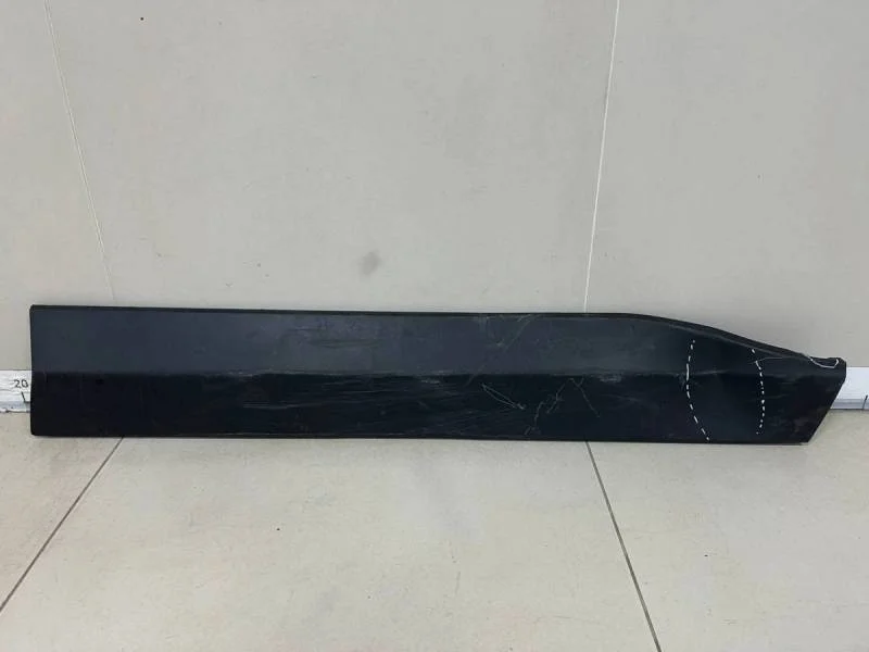 Накладка двери передней правой Toyota Rav 4 (XA50) 2018>