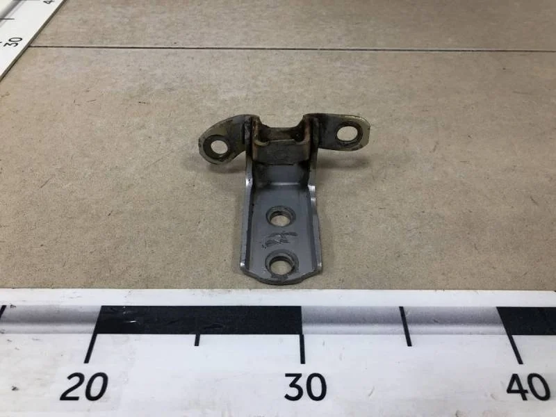 Петля двери задней правой нижняя Toyota Corolla E150 2006-2013