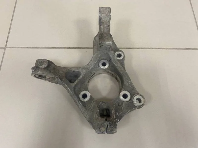 Кулак поворотный передний левый Opel Astra J 2010-2017