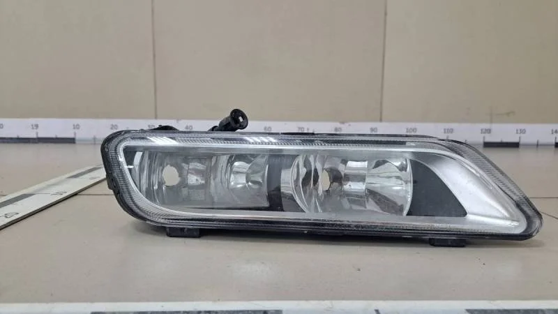 Фара противотуманная левая Volkswagen Passat B7 2011-2015