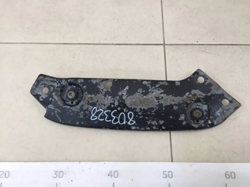 Кронштейн крепления фары Volkswagen Jetta (5K) 2011>