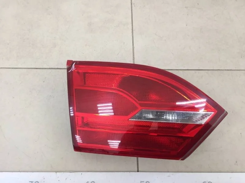 Фонарь задний внутренний левый Volkswagen Jetta (5K) 2011>