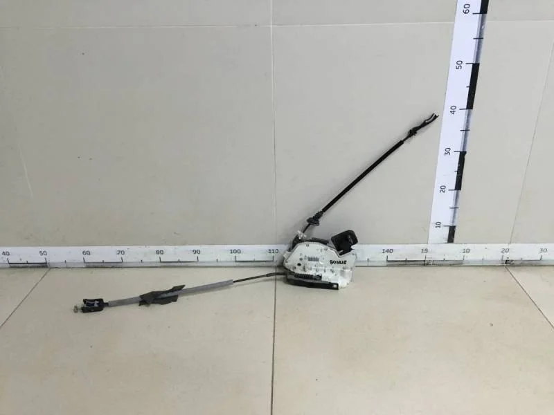 Замок двери задней левой Volkswagen Jetta (5K) 2011>