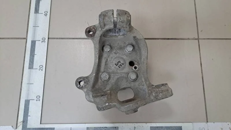 Кулак поворотный передний левый BMW 5-series E60/E61 2003-2009