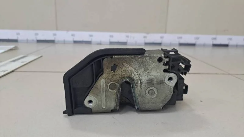 Замок двери передней правой BMW 5-series E60/E61 2003-2009