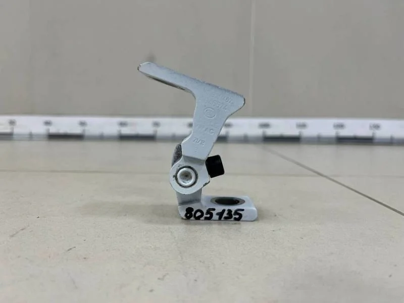 Петля двери Volkswagen Polo (Sed RUS) 2011>