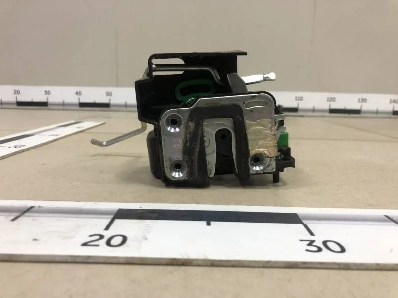 Замок двери задней правой Hyundai Solaris 2010-2017