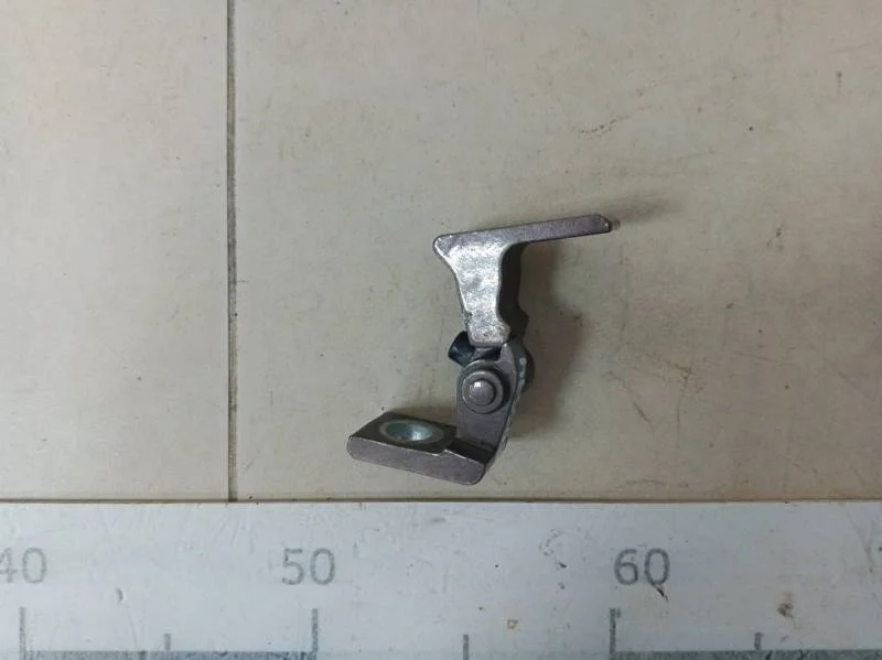 Петля двери Volkswagen Polo (Sed RUS) 2011>