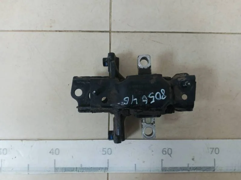 Опора двигателя левая Volkswagen Polo (Sed RUS) 2011>