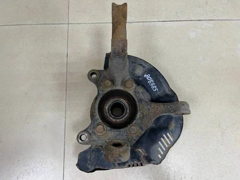 Кулак поворотный передний правый Toyota Corolla E150 2006-2013