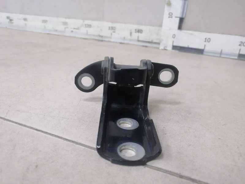 Петля двери задней правой нижняя Toyota Corolla E150 2006-2013