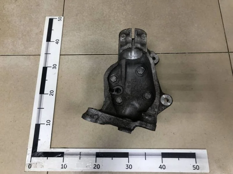 Кулак поворотный передний правый BMW 3-series E92/E93 2006-2012