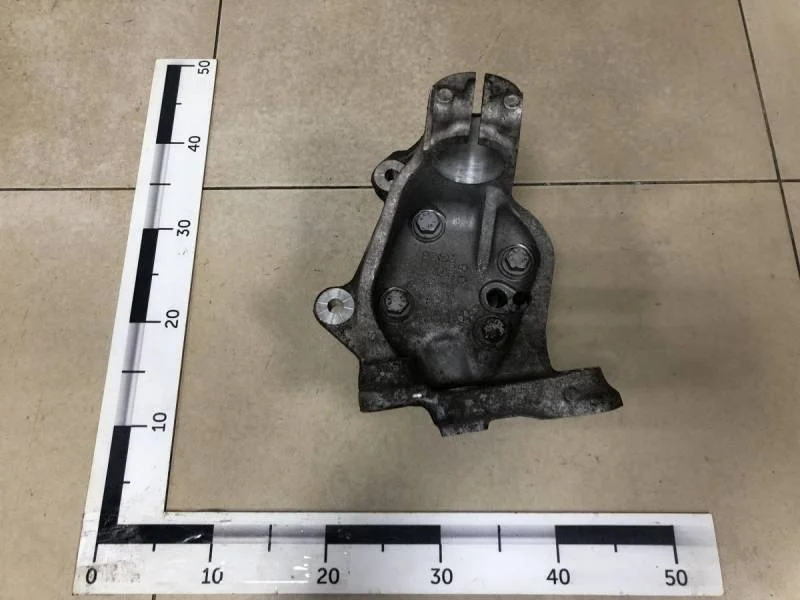 Кулак поворотный передний левый BMW 3-series E92/E93 2006-2012